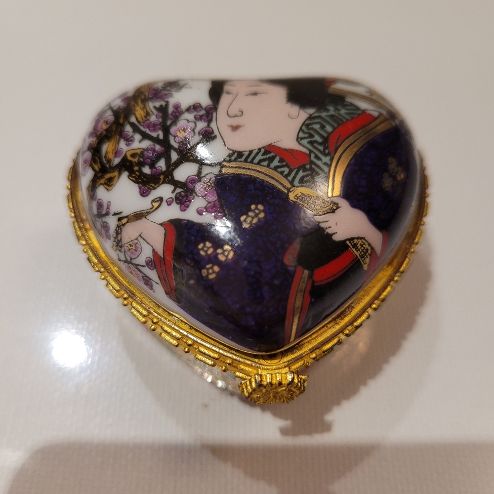 Vintage Geisha porcelain love Trinket Jewelry box